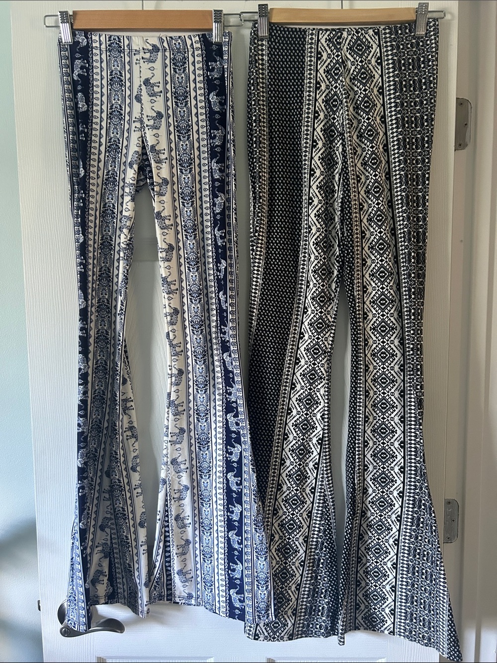 Bundle of 2 Patterned Flare Leggings - Navy & Black